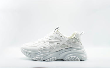 Nova Sneakers