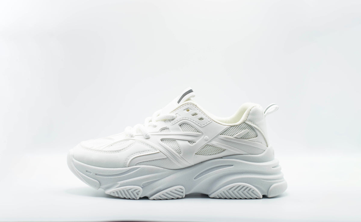 Nova Sneakers